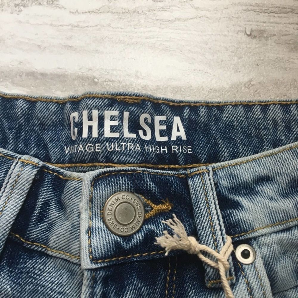 Chelsea Ultra High-Rise Acid Wash Raw Hem Jean Shorts 7 Junior's Charlotte Russe - Picture 6 of 12